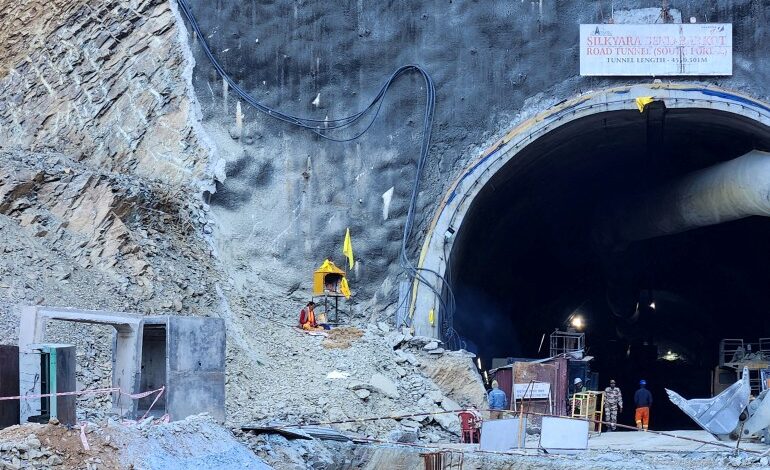 2023 11 21T054257Z 215781657 RC2EH4A92QEL RTRMADP 3 INDIA TUNNEL COLLAPSE 1700553621